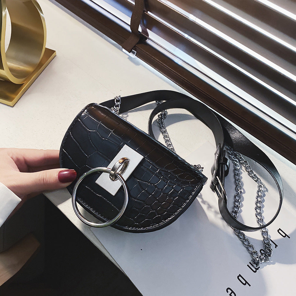 Chain shoulder bag