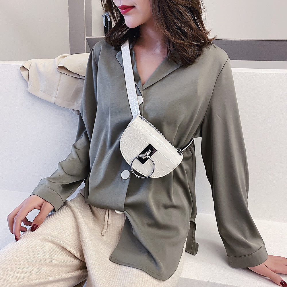 Chain shoulder bag